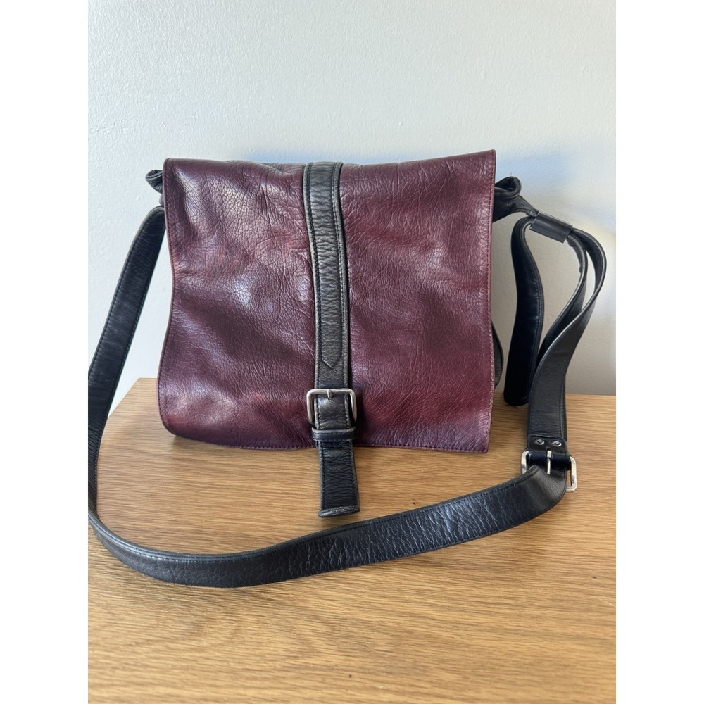 Village Tannery by Sevestet‎ New York Leather Messenger Bag Crossbody Red/Black